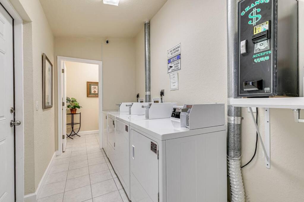 Walk To The Beach And Restaurants! - Coconut Villa'S Suite 2 St. Pete Beach Kültér fotó